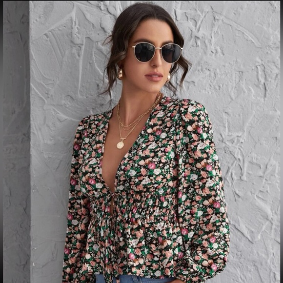 Shein top with tie front detail - Picture 1 of 4